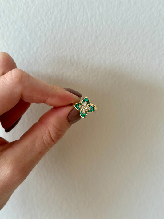 Green clover ring