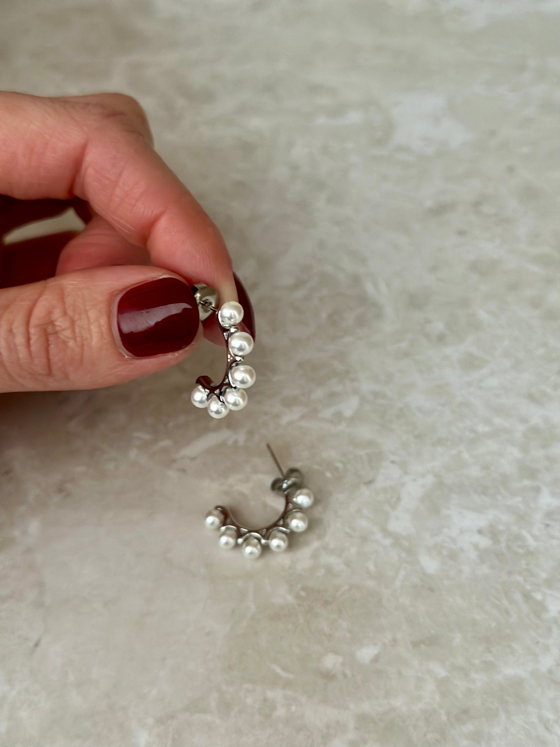 Kleine parel oorbellen 